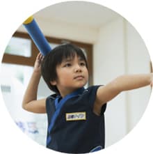投げる